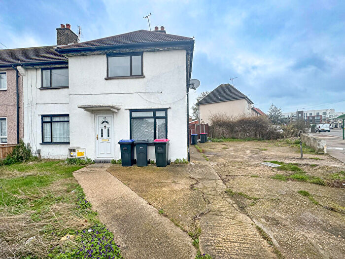 3 Bedroom Semi Detached House For Sale In Browning Avenue, Southend-on-Sea, SS2