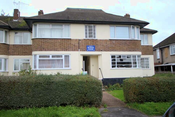 2 Bedroom Flat To Rent In Queens Court, Kenton, HA3