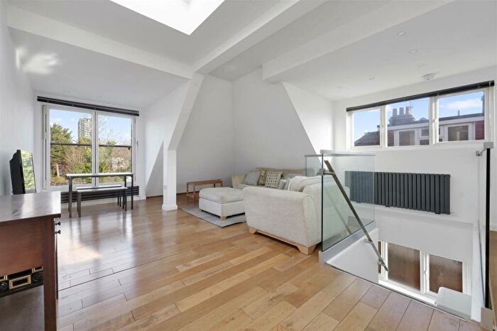 2 Bedroom Flat To Rent In Chatsworth Road, London, NW2
