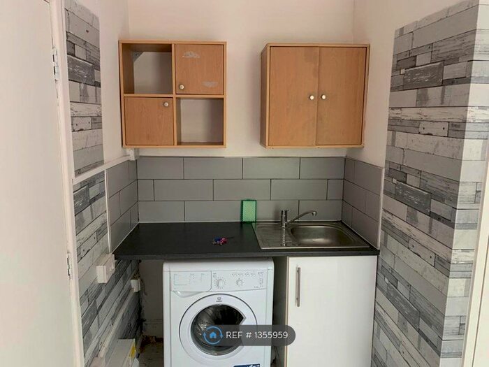 Studio To Rent In Bruce Castle Road, London, N17