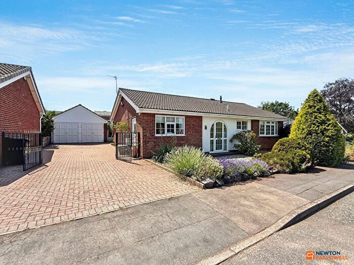 2 Bedroom Detached Bungalow For Sale In Heathfield, Thringstone, LE67