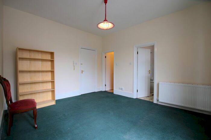 Studio To Rent In Park Avenue, Willesden Green, London, NW2