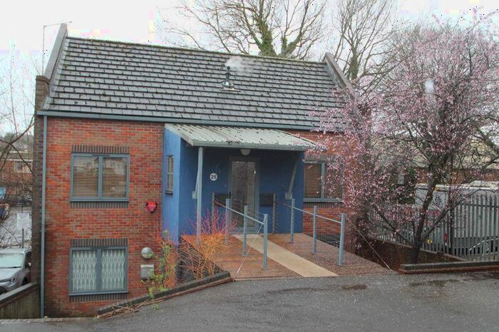 2 Bedroom Flat To Rent In West Wycombe Road, High Wycombe, HP11