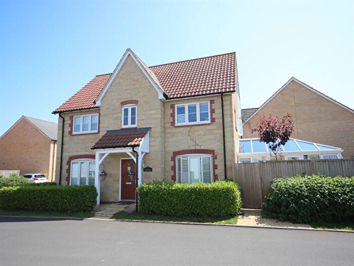 4 Bedroom Detached House For Sale In Studley Gardens, Studley, Calne, SN11