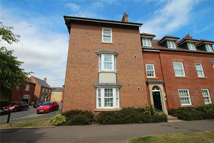2 Bedroom Flat To Rent In Greenkeepers Road, Great Denham, Bedford, Bedfordshire, MK40