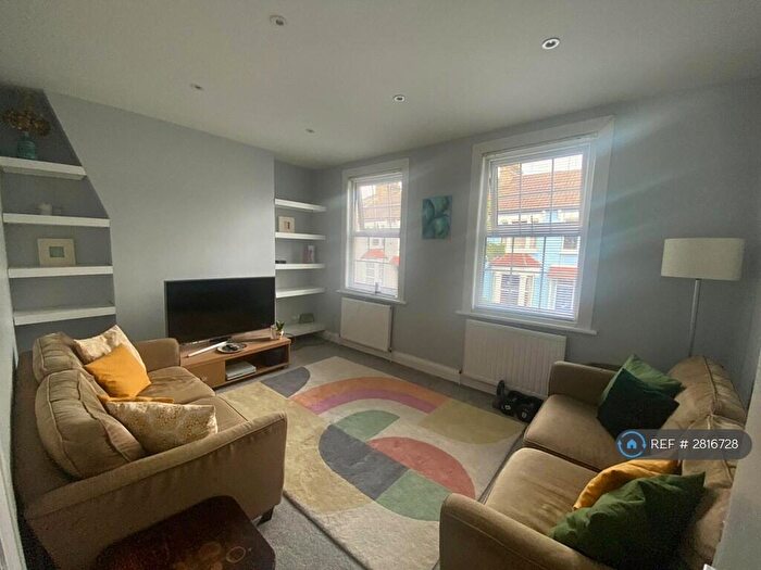 2 Bedroom Maisonette To Rent In Whittington Road, London, N22