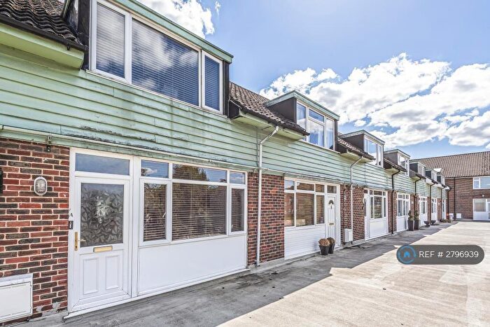 2 Bedroom Maisonette To Rent In Chenies Parade, Amersham, HP7