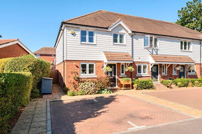 3 Bedroom End Of Terrace House For Sale In Longhurst Drive, Billingshurst, RH14
