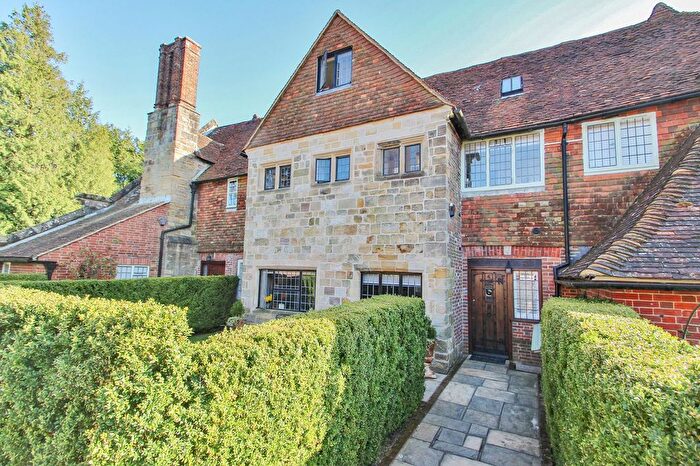 3 Bedroom Terraced House For Sale In Station Road, Mayfield, TN20