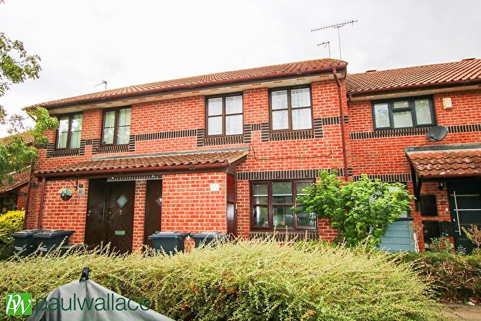 1 Bedroom Maisonette For Sale In Hamburgh Court, West Cheshunt, EN8