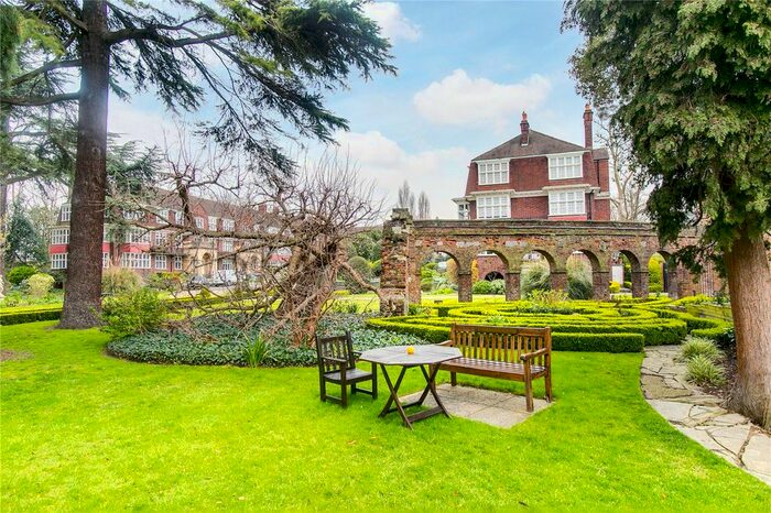 2 Bedroom Flat To Rent In Queensberry House, Friars Lane, Richmond, Surrey, TW9