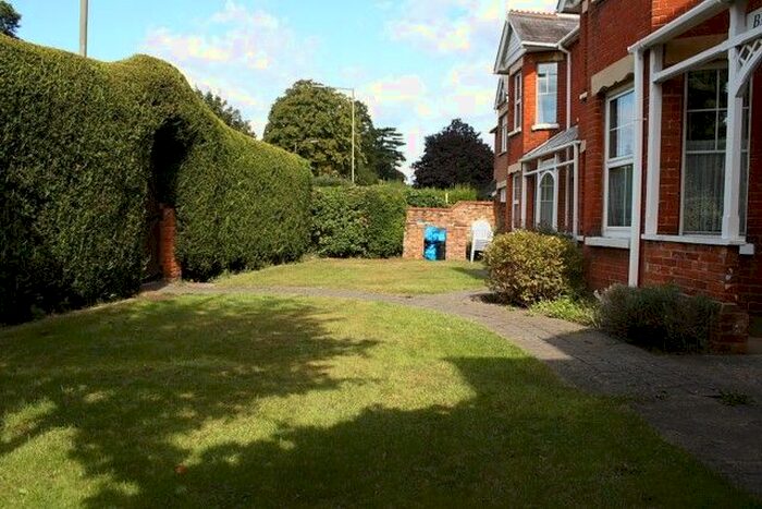 1 Bedroom Flat To Rent In Bargate House, Woking, GU21