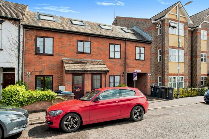 1 Bedroom Flat For Sale In Queens Road, Watford, WD17