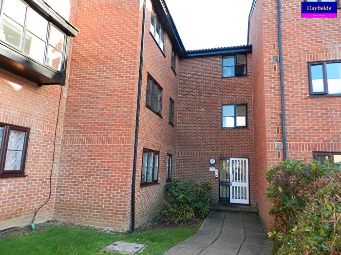 2 Bedroom Flat For Sale In Gladbeck Way, London, EN2