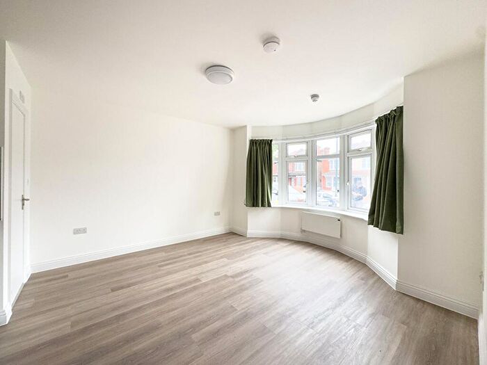 Flat To Rent In Stag Lane, Edgware, HA8