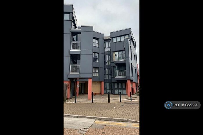 1 Bedroom Flat To Rent In Bramley Crescent, Ilford, IG2