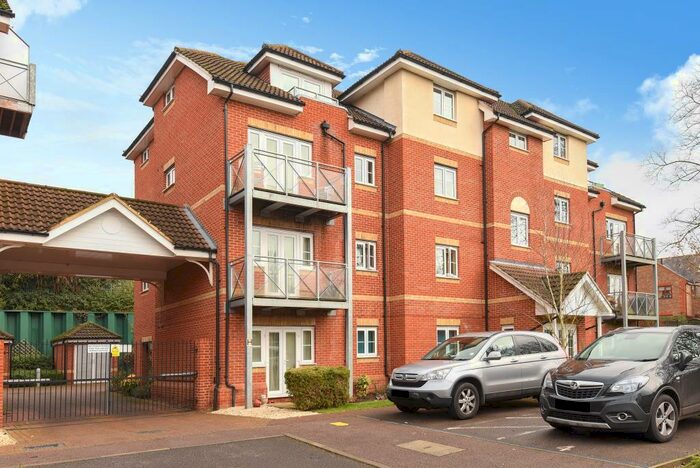 2 Bedroom Apartment To Rent In Coopers Rise, High Wycombe, HP13