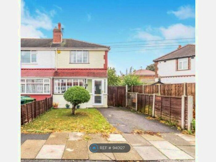 3 Bedroom End Of Terrace House To Rent In Fenton Avenue, Staines-Upon-Thames TW18