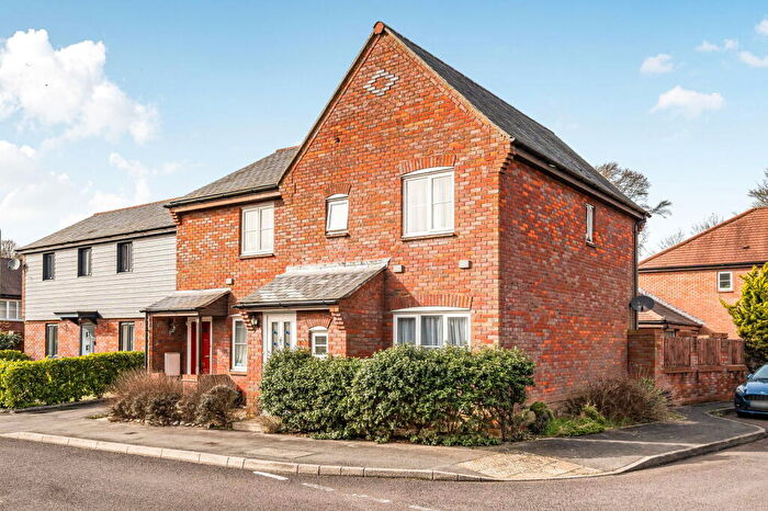 3 Bedroom Semi Detached House For Sale In Breadels Field Basingstoke, RG22