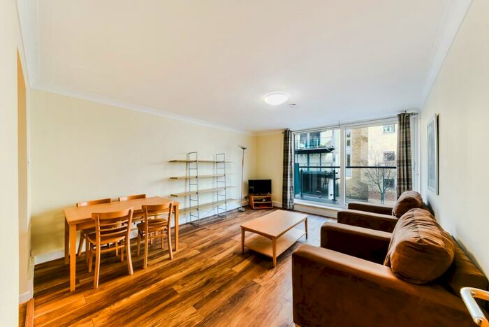 1 Bedroom Flat To Rent In Boardwalk Place, Canary Wharf, London, E14
