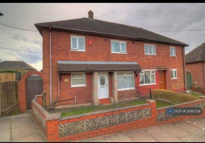 3 Bedroom Semi-Detached House To Rent In Dawlish Drive, Stoke-On-Trent, ST2