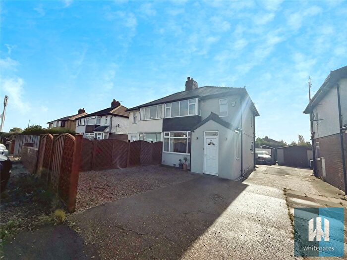 3 Bedroom Semi-detached House For Sale In Leeds Road, Mirfield, West Yorkshire, WF14