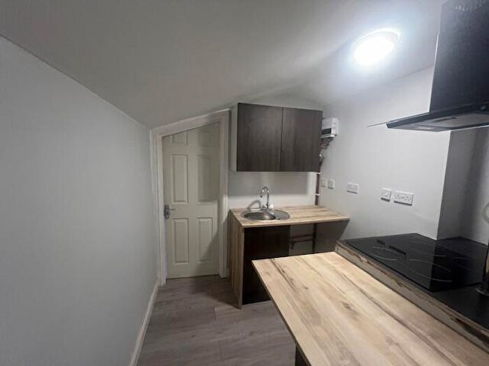 1 Bedroom Flat To Rent In Emscote Road, Warwick, Warwickshire, CV34