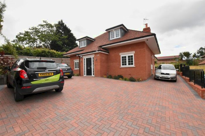 2 Bedroom Flat To Rent In Cressingham Road, Reading RG2