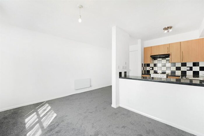 1 Bedroom Flat To Rent In Kestrel Close, London, NW10