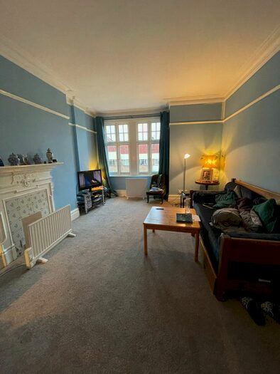 3 Bedroom Flat To Rent In Hamlet Gardens, London W6