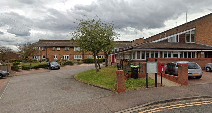 1 Bedroom Flat To Rent In Devizes Avenue, Bedford, MK41