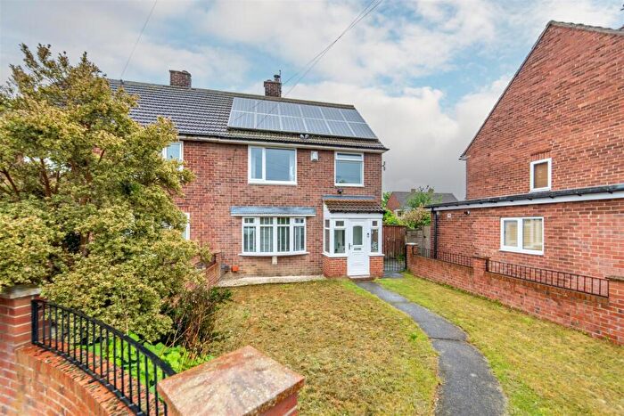 3 Bedroom Semi Detached House For Sale In Braebridge Place, Montagu Estate, NE3