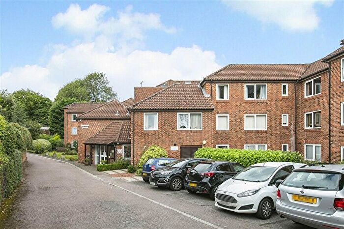 1 Bedroom Flat For Sale In Roundwood Lane, Harpenden, AL5