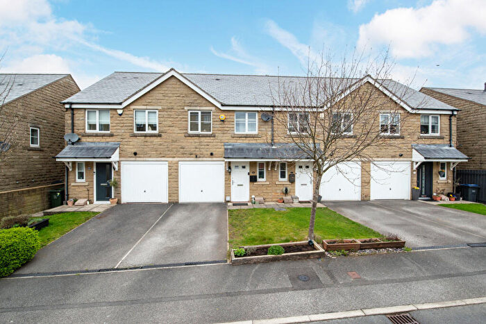 4 Bedroom Town House For Sale In Birkshead Mews, Wilsden, West Yorkshire, BD15