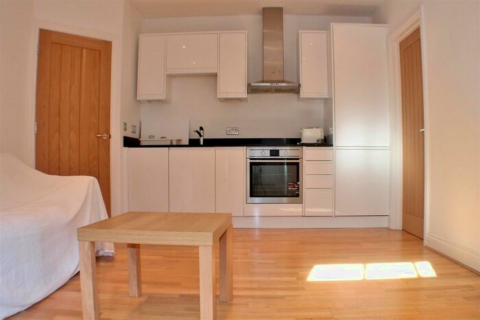 1 Bedroom Flat To Rent In Rosslyn Road, Watford, WD18