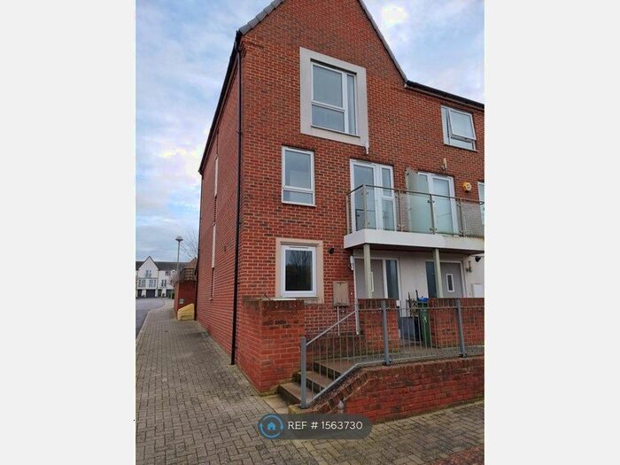 4 Bedroom Terraced House To Rent In Samas Way, Crayford, Dartford, DA1