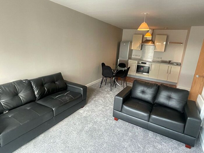 2 Bedroom Flat For Sale In Pilgrims Way, Salford, M50