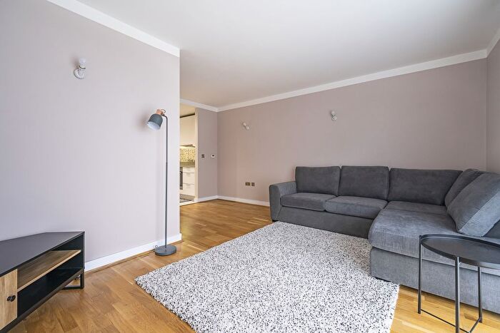 1 Bedroom Flat To Rent In Station Approach, Hayes, UB3