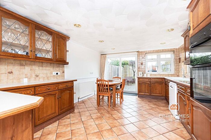 3 Bedroom Terraced House For Sale In Elizabeth Road, Poole, BH15