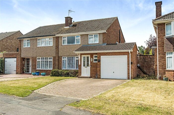 3 Bedroom Semi-Detached House For Sale In Duncan Road, Woodley, Reading, RG5