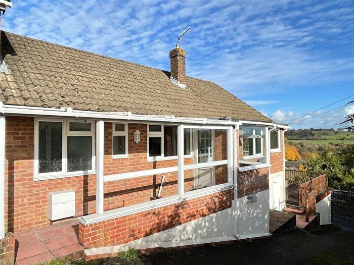 3 Bedroom Semi-Detached Bungalow For Sale In Devizes Road, Salisbury, SP2