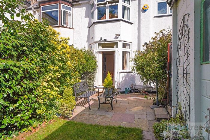 4 Bedroom Semi Detached House For Sale In Southfields, Hendon, NW4