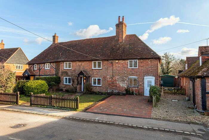 4 Bedroom Cottage To Rent In Hook Road, Greywell, Hook, RG29