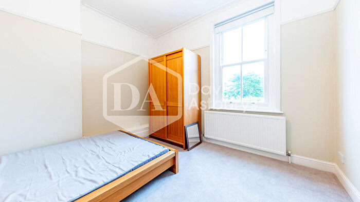 2 Bedroom Apartment To Rent In Warner Road, Crouch End, London, N8