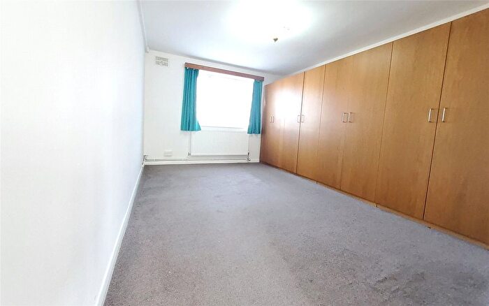 3 Bedroom Flat To Rent In Pinner View, Harrow, Greater London, HA1