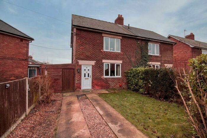 3 Bedroom Semi-Detached House For Sale In Windsor Crescent, Crowle, DN17