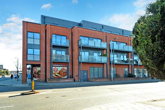 2 Bedroom Flat To Rent In Red Lion Road, Surbiton, KT6