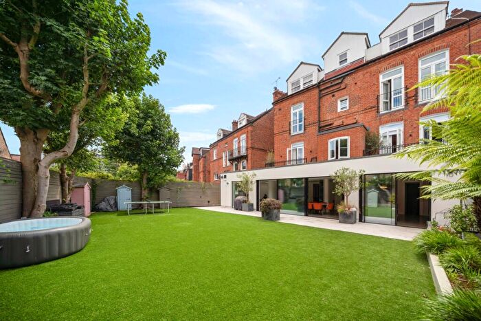 5 Bedroom Maisonette For Sale In Hampstead Hill Gardens, London, NW3