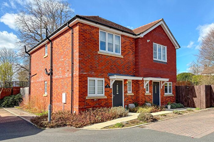 2 Bedroom Maisonette For Sale In Paddock Way, Alresford, SO24
