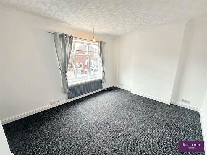 2 Bedroom Semi-Detached House For Sale In Kingsway, Wombwell, Barnsley, S73